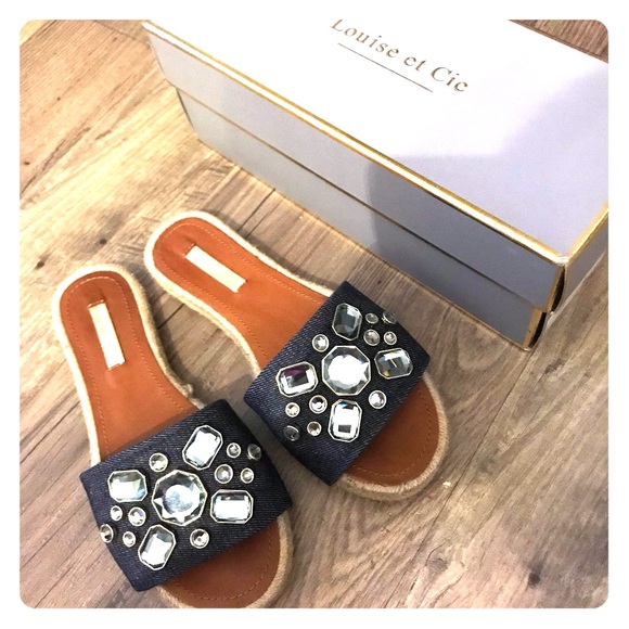 Beautiful pair of Louise et Cie flat denim sandals - Picture 1 of 5